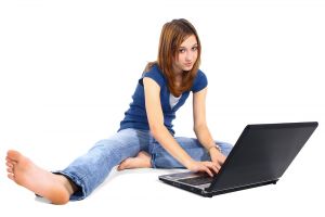1213117_teen_girl_with_laptop