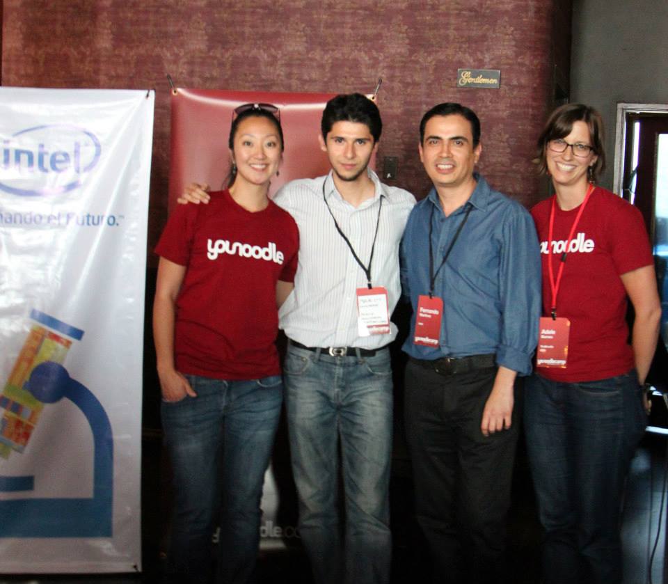 Rebeca Hwang, el ganador de Desafío Intel, Fernando Martínez y Adele Burnes. 